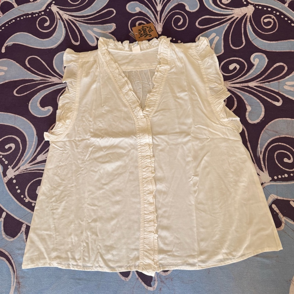 Ivy Jane White Ruffle Blouse